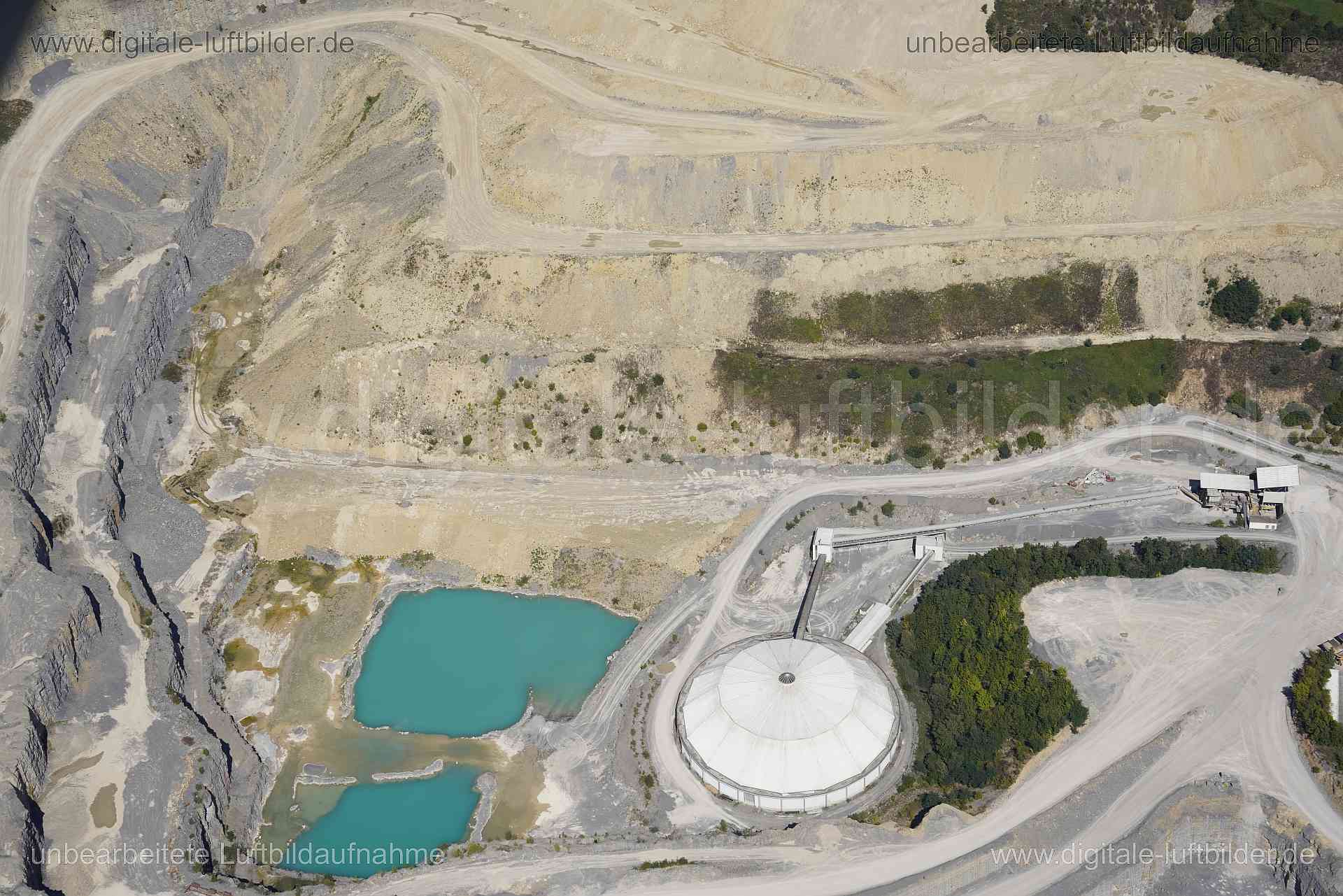 Luftaufnahme Kalksteinbruch der Schwenk KG in Karlstadt | Unterfranken, Bayern