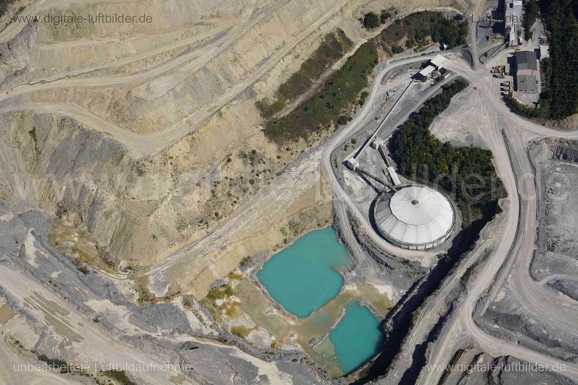 Luftaufnahme Kalksteinbruch der Schwenk KG in Karlstadt | Unterfranken, Bayern