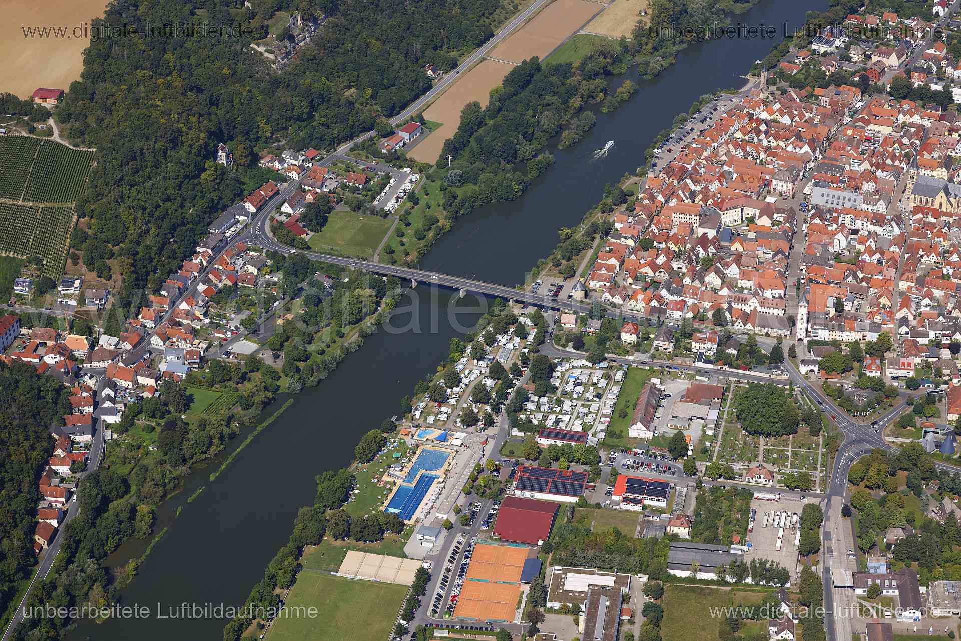 Luftaufnahme Karlstadt - Mainbrücke in Karlstadt | Unterfranken, Bayern