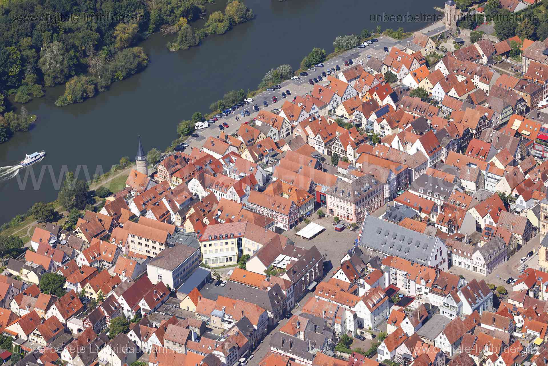 Luftaufnahme Karlstadt - Marktplatz in Karlstadt | Unterfranken, Bayern