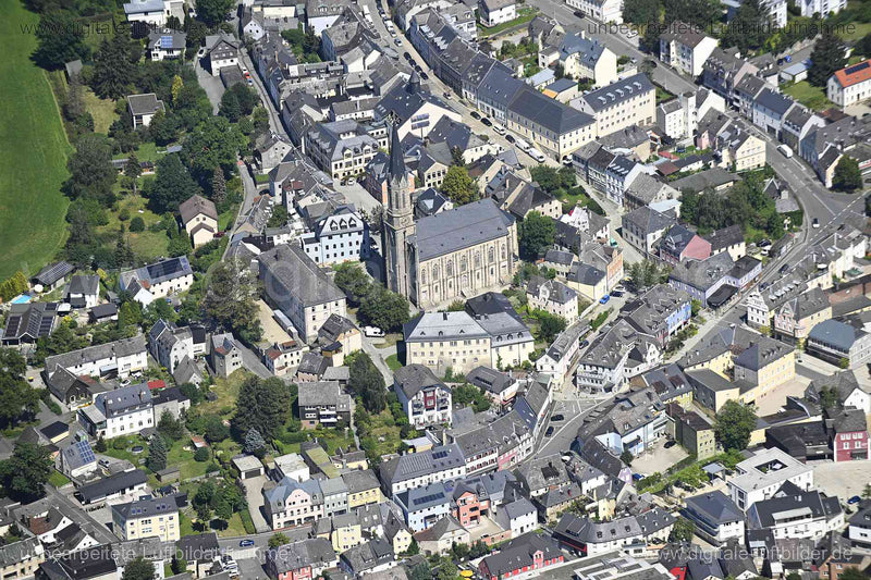 Luftaufnahme Münchberg - Stadtkirche Peter und Paul in Münchberg | Oberfranken, Bayern