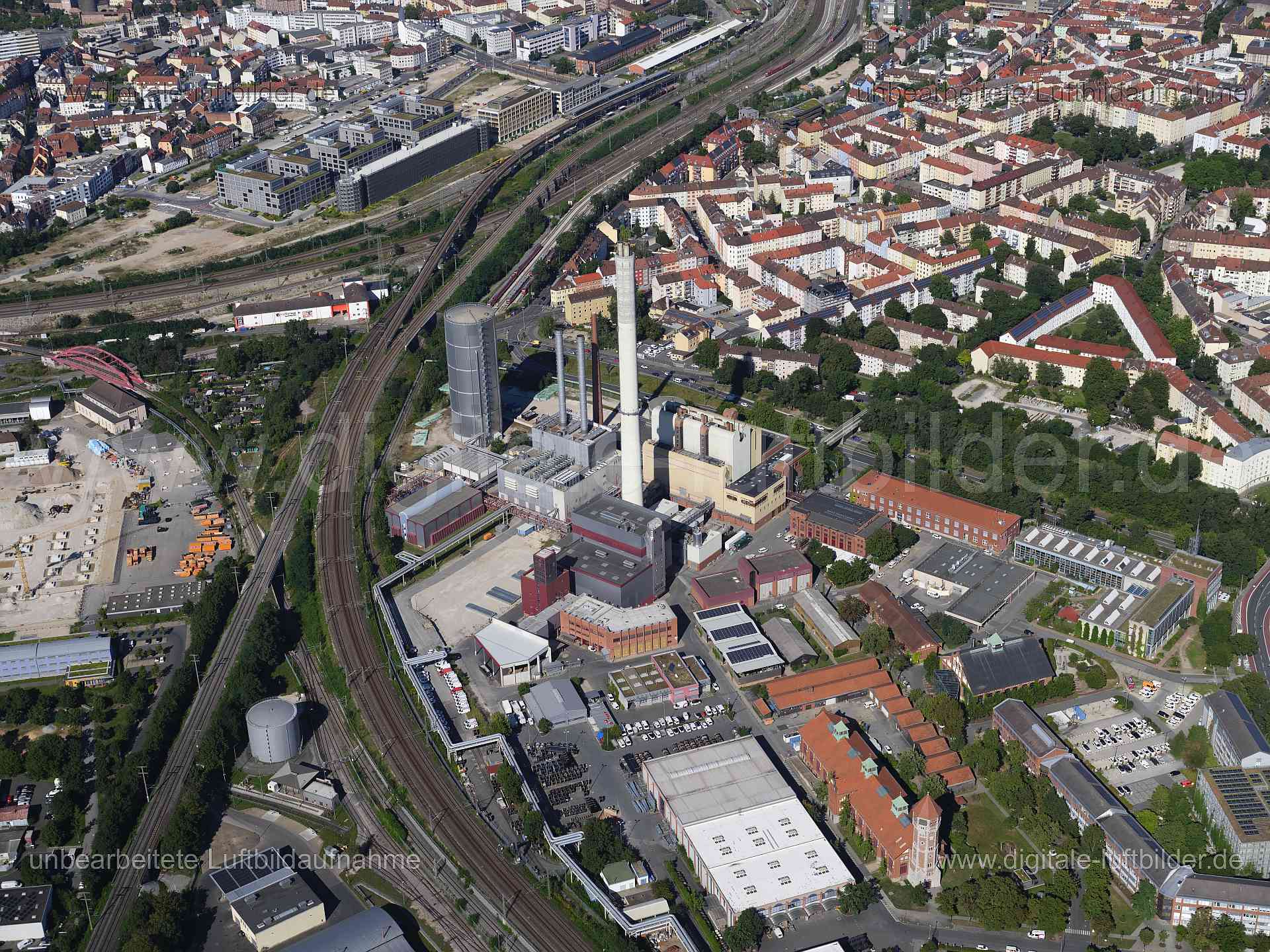 Titel: Heizkraftwerk Sandreuth, Bildnummer: f554850, Ort / Stadt: Nürnberg, (Land)Kreis: kreisfreie Stadt Nürnberg, Regierungsbezirk: Mittelfranken, Bundesland: Bayern, Aufnahmedatum: 11.08.2024, Schlagwörter: Deutschland, 90439, 90441, 90443, Ackerstraße, Am Pferdemarkt, Amselstraße, An den Rampen, Charlottenstraße, Dr.-Luppe-Platz, Espanstraße, Finkenstraße, Hermannstraße, Herschelstraße, Landgrabenstraße, Leibnizstraße, Linnéstraße, Max-Planck-Straße, Nürnberg, Sandreuthstraße, Volkmannstraße