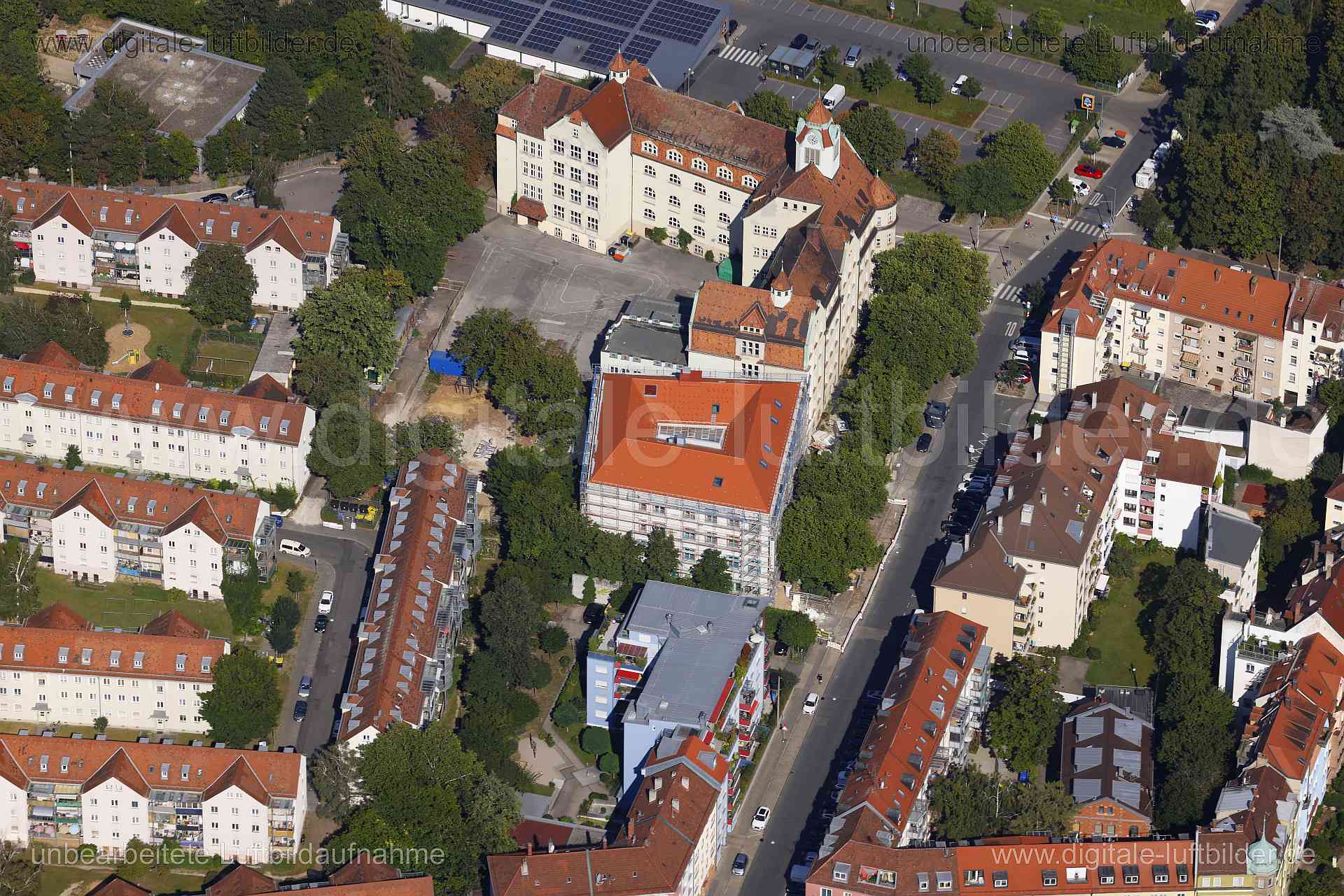 Luftaufnahme Ludwig-Uhland-Schule in Nürnberg | Mittelfranken, Bayern