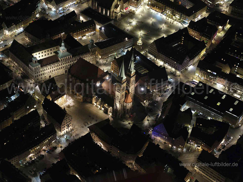 Luftaufnahme Sebalduskirche & Rathaus in Nürnberg | Mittelfranken, Bayern