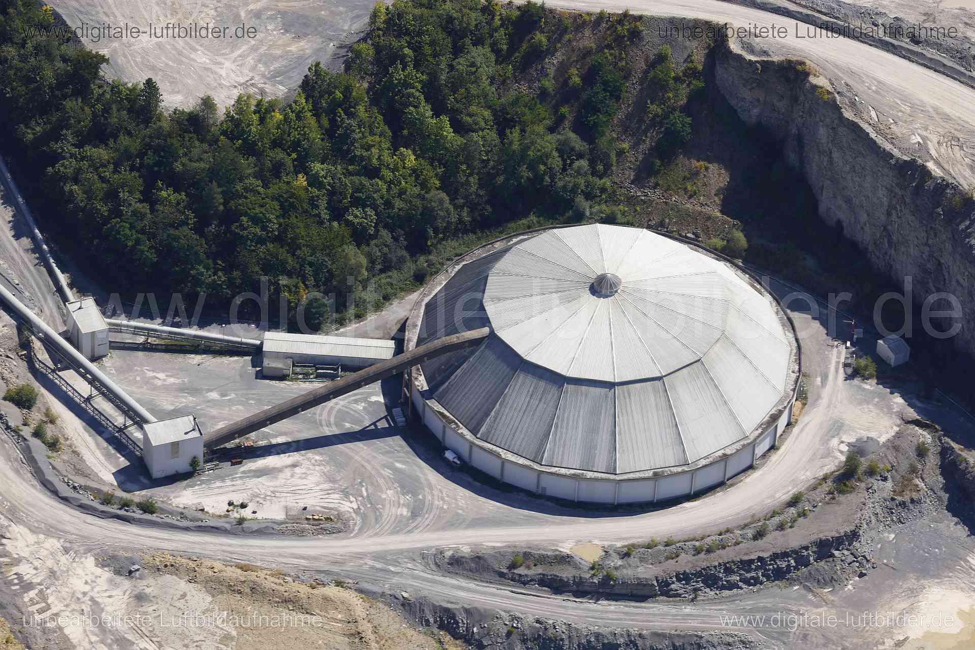 Luftaufnahme Kalksteinbruch der Schwenk KG in Würzburg | Unterfranken, Bayern