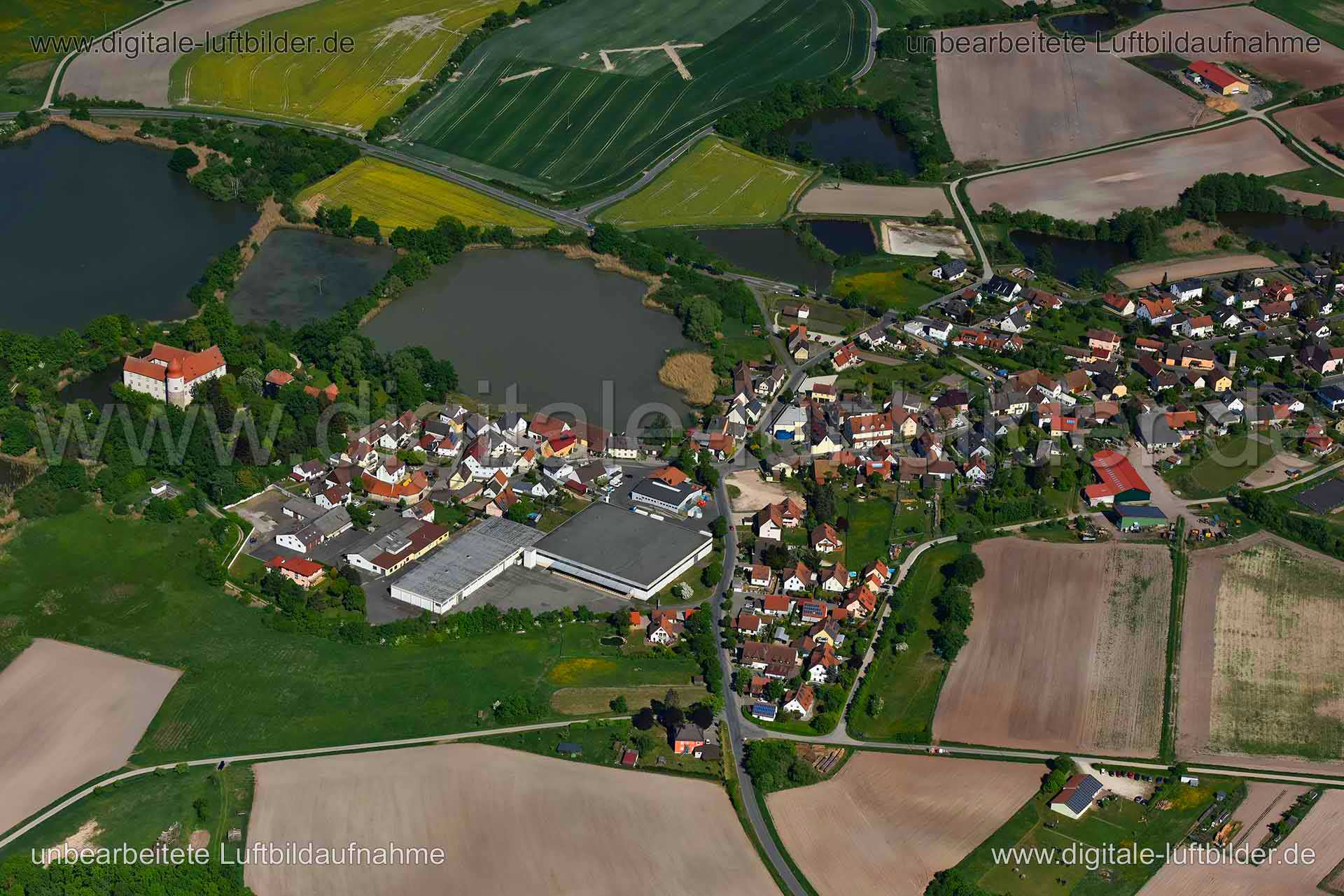 Luftaufnahme Neuhaus in Adelsdorf | Mittelfranken, Bayern