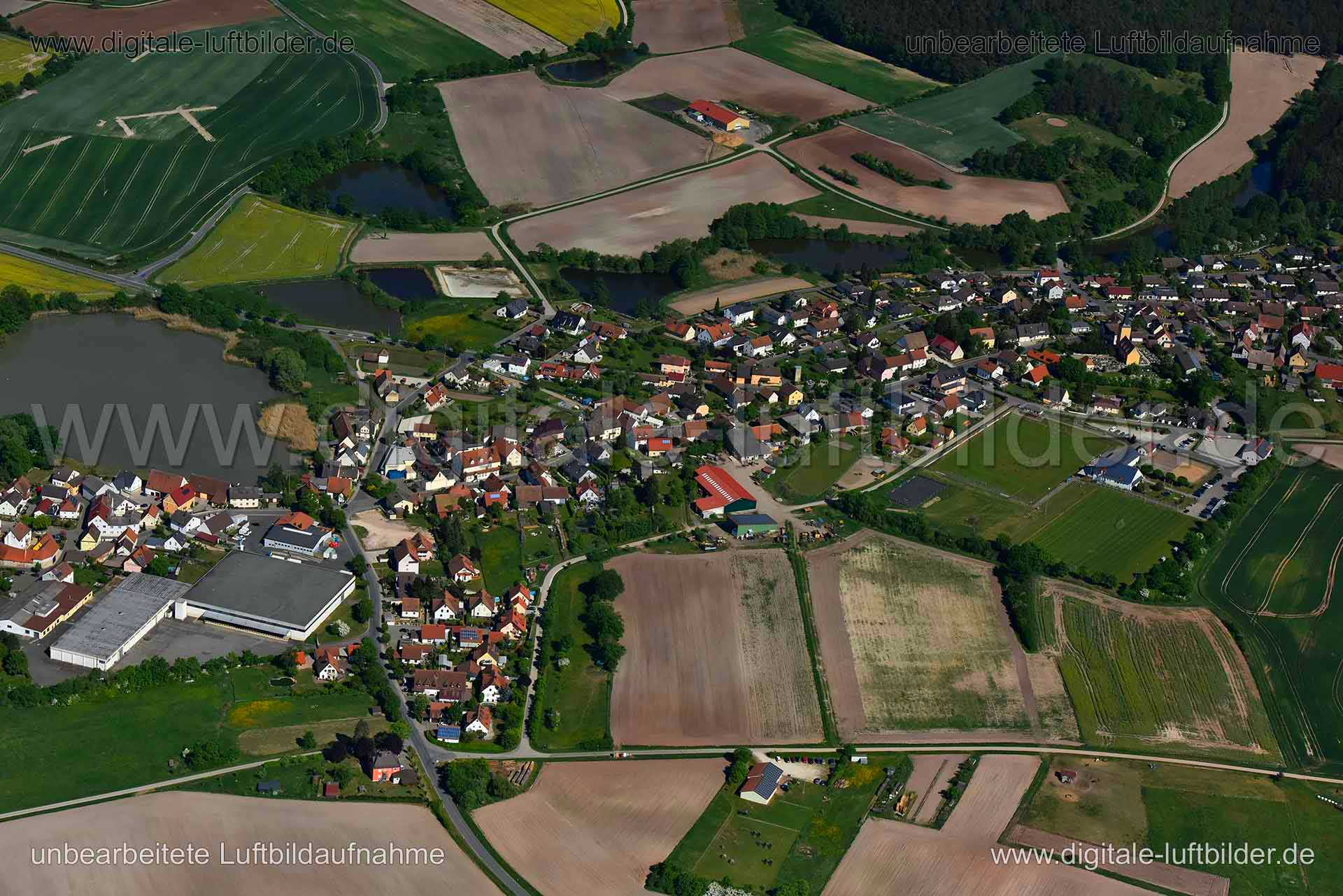 Luftaufnahme Neuhaus in Adelsdorf | Mittelfranken, Bayern