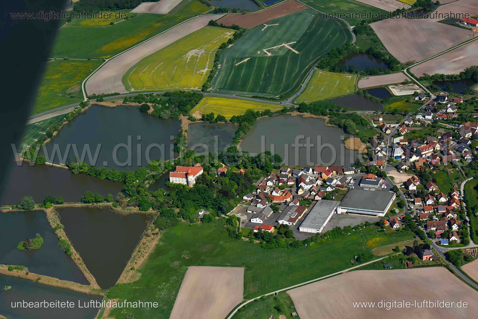 Luftaufnahme Neuhaus in Adelsdorf | Mittelfranken, Bayern