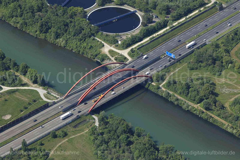 Luftaufnahme Autobahnbrücke A8 Augsburg in Augsburg | Schwaben, Bayern