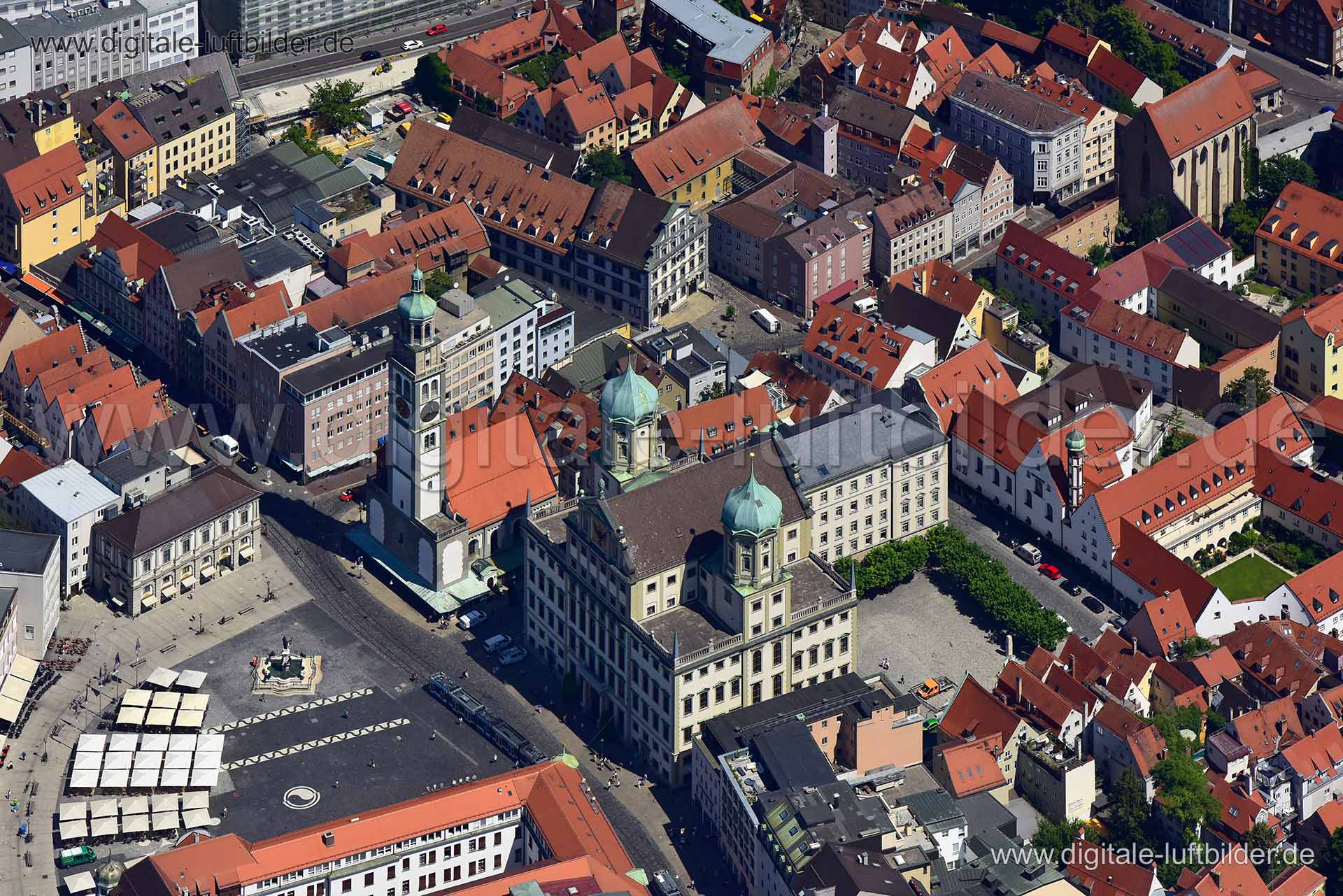 Luftaufnahme Rathausplatz in Augsburg | Schwaben, Bayern