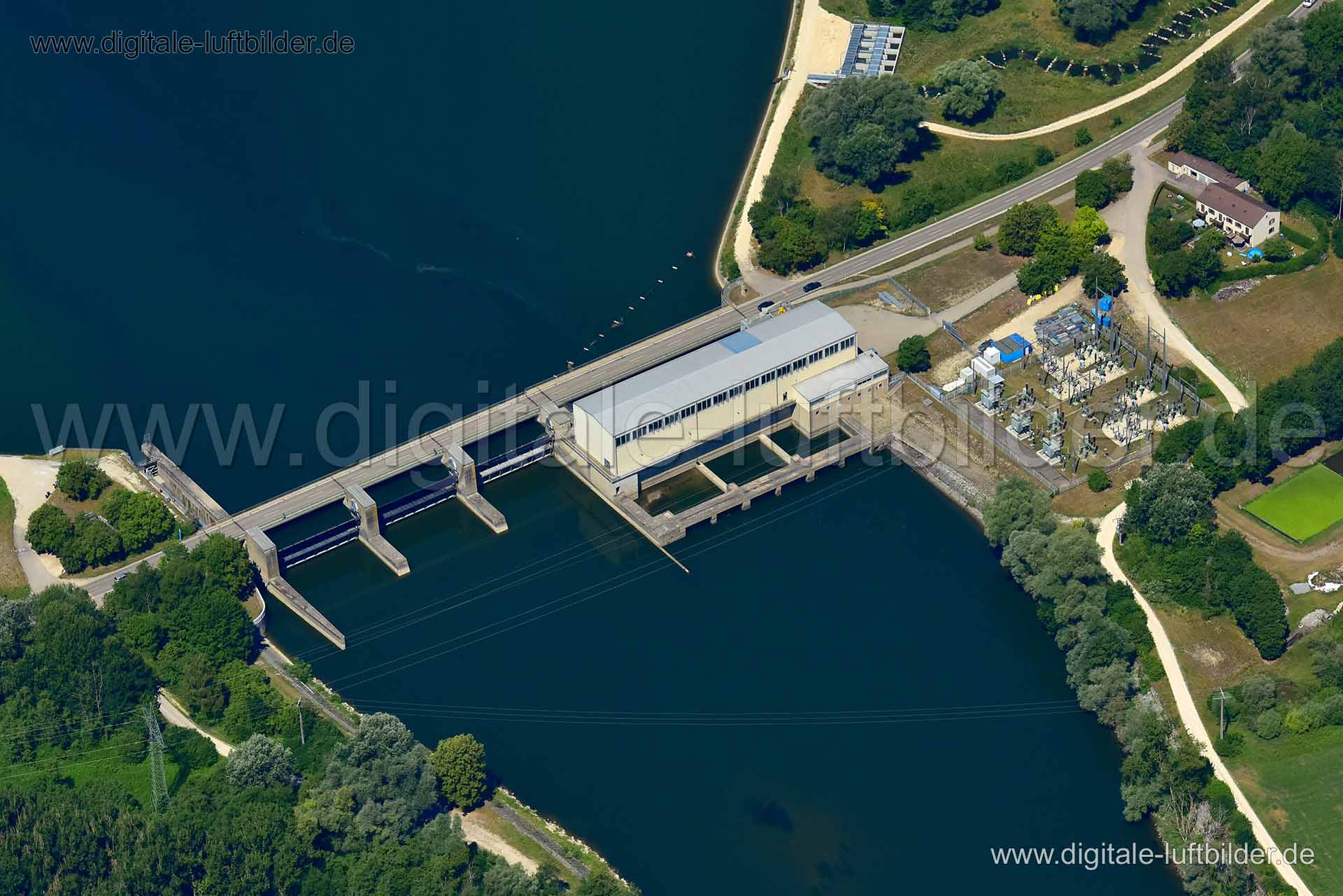 Luftaufnahme Laufwasserkraftwerk in Bertoldsheim | Oberbayern, Bayern