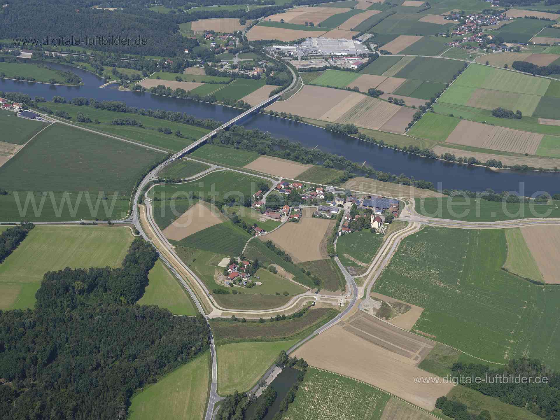 Luftaufnahme Ainbrach in Bogen | Niederbayern, Bayern