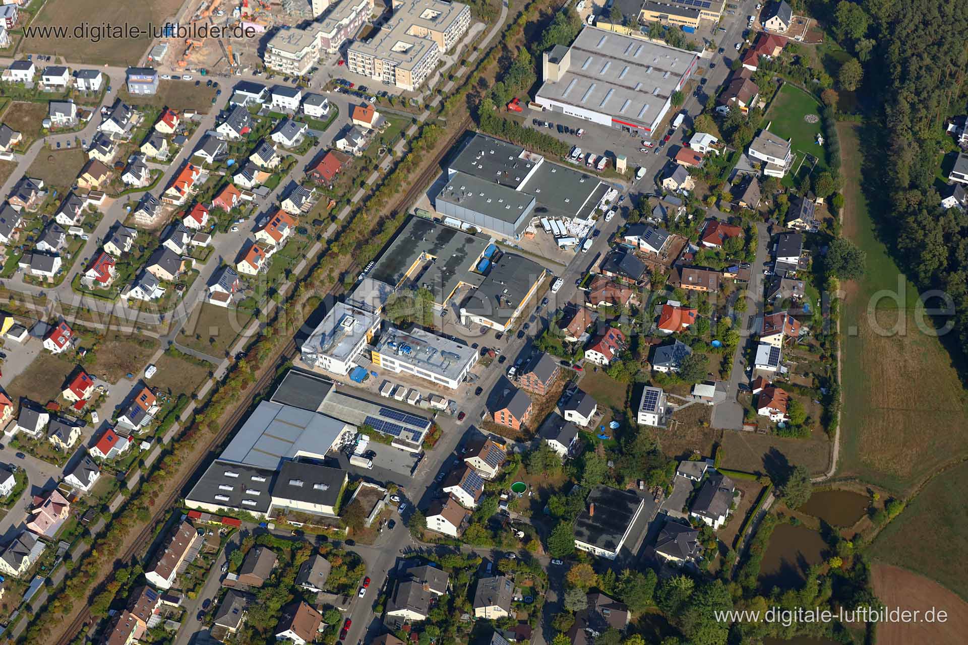 Titel: Egersdorf, Bildnummer: c284780, Ort / Stadt: Cadolzburg, (Land)Kreis: Landkreis Fürth, Regierungsbezirk: Mittelfranken, Bundesland: Bayern, Aufnahmedatum: 19.09.2018, Schlagwörter: Luftbild, Luftbilder, Luftbildfotografie, Luftaufnahme, Luftbildaufnahme, Luftfoto, Vogelperspektive, Vogelansicht, Deutschland, Schräg- und Senkrecht-Luftaufnahmen, Orthofotografie, Egersdorf, Pfannenstielstraße, Wolfsleithe, Am Stöckfeld, Am Wattenbach, Am Gemeindeholz, Wohn- Mischgebiet, Mischbebauung, Am Fe