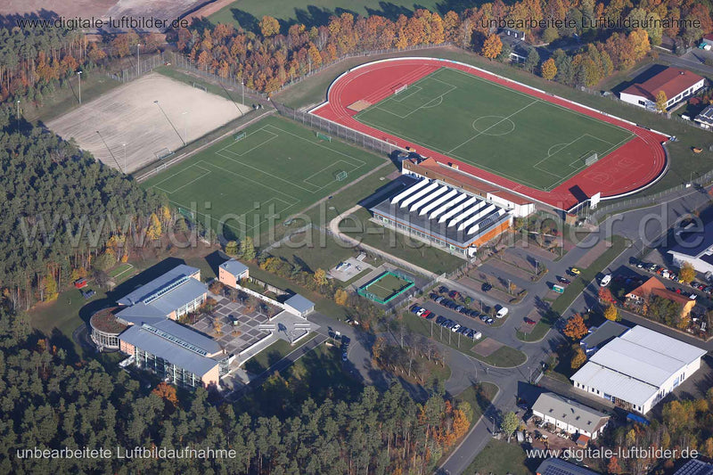 Luftaufnahme Sportplatz hinter Cadolzburg in Cadolzburg | Mittelfranken, Bayern