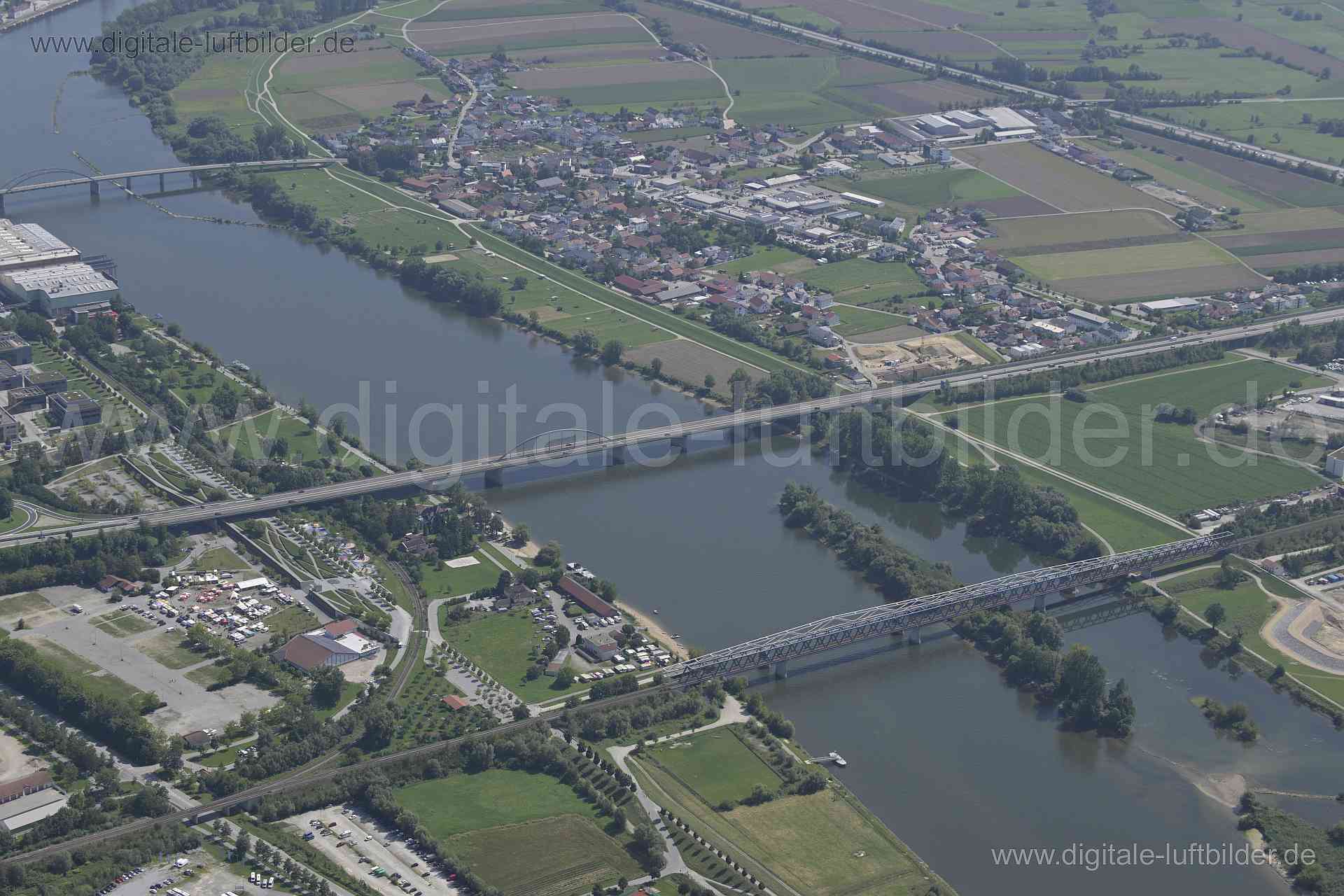 Luftaufnahme Donaubrücke Fischerdorf in Deggendorf | Niederbayern, Bayern