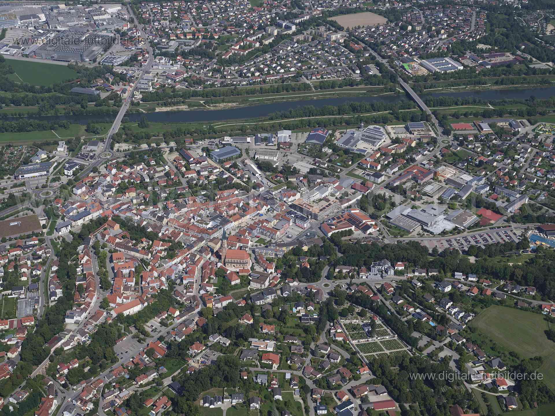 Luftaufnahme Altstadt Dingolfing in Dingolfing | Niederbayern, Bayern