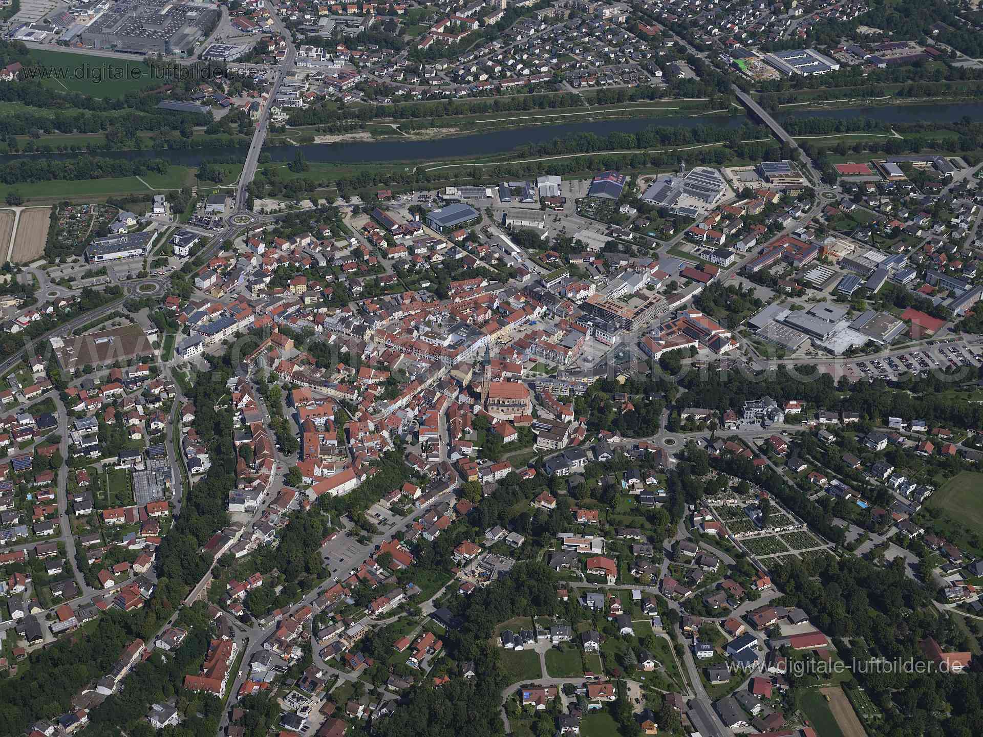 Luftaufnahme Altstadt Dingolfing in Dingolfing | Niederbayern, Bayern