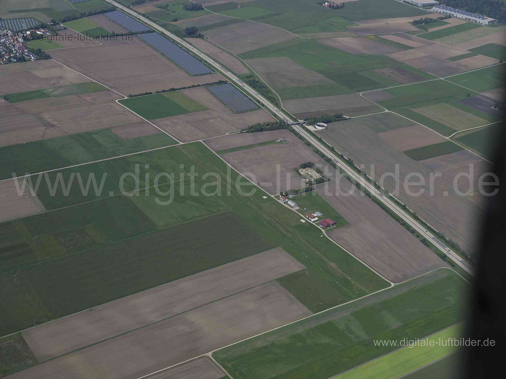Luftaufnahme Flugplatz Dingolfing in Dingolfing | Niederbayern, Bayern