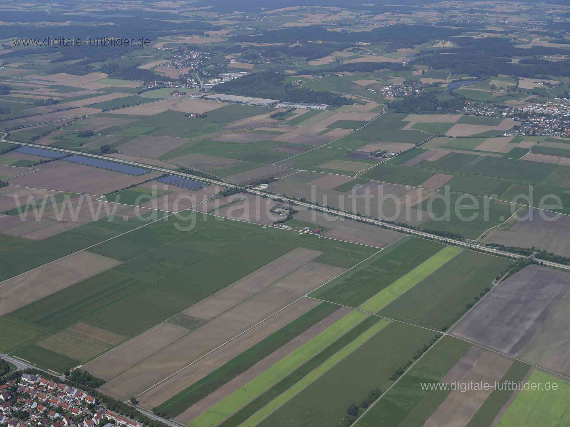 Luftaufnahme Flugplatz Dingolfing in Dingolfing | Niederbayern, Bayern