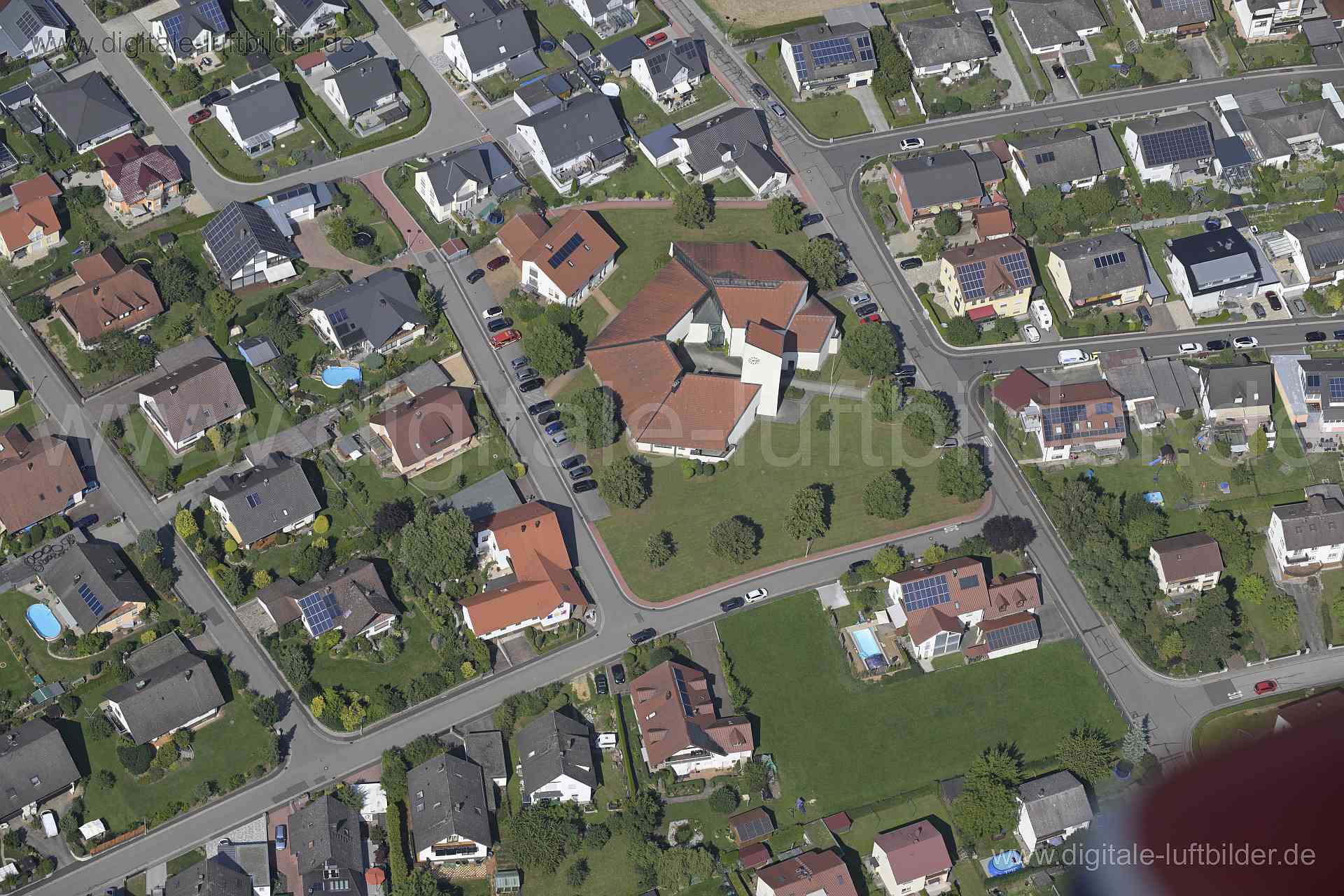 Luftaufnahme Bruder Konrad Kirche in Ebermannsdorf | Oberpfalz, Bayern