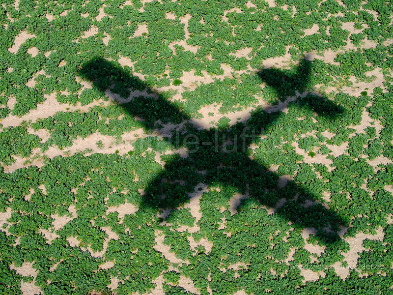 Luftaufnahme Flugzeugschatten in Erlangen | Mittelfranken, Bayern