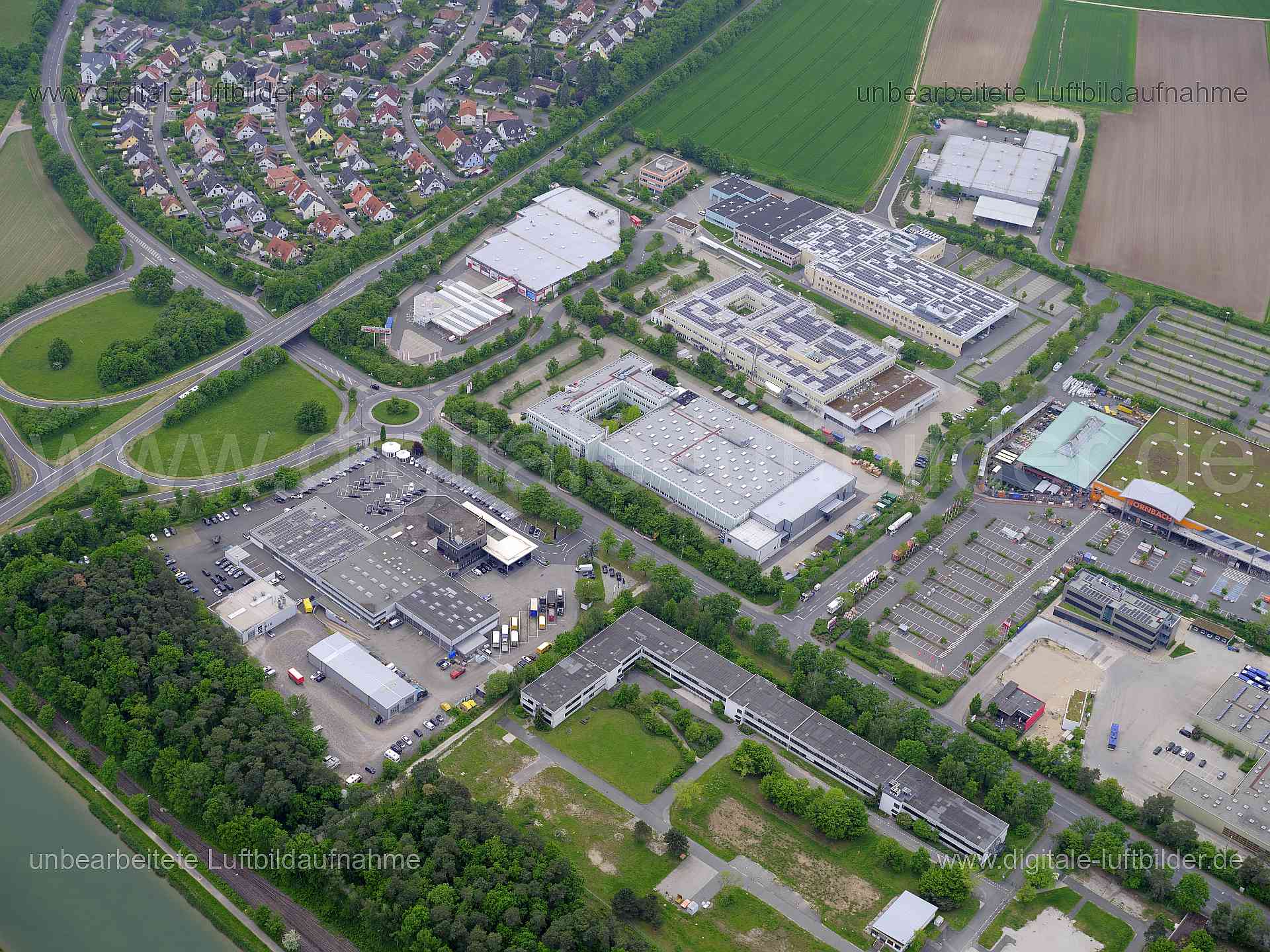 Luftbild - Schallershof, Ort: Erlangen, Tags: Siemens, Gewerbeimmobilien, Produktionshallen, , Am Hafen, Erlangen, Frauena...