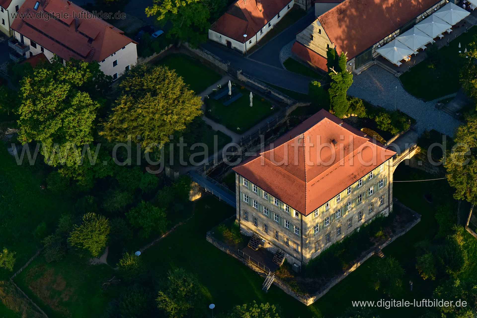 Luftaufnahme Schloss Atzelsberg in Erlangen | Mittelfranken, Bayern
