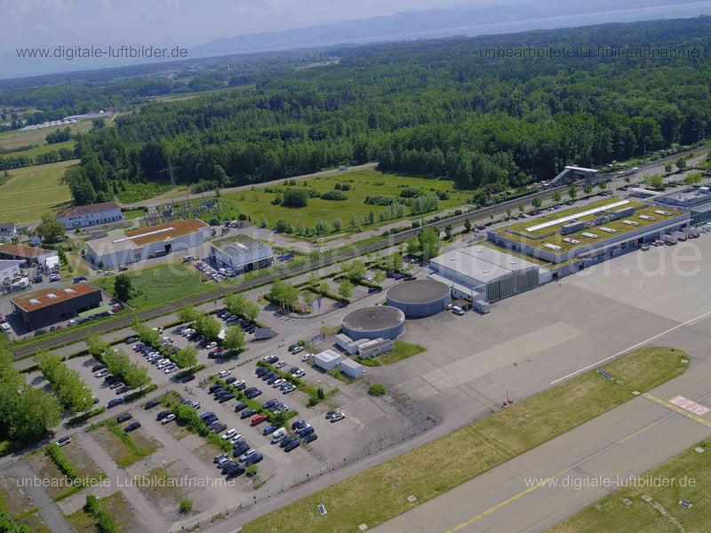 Luftaufnahme Flughafen Friedrichshafen in Friedrichshafen | Bodenseekreis, Baden-Württemberg
