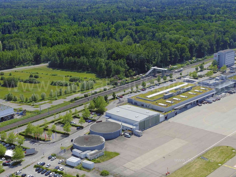 Luftaufnahme Flughafen Friedrichshafen in Friedrichshafen | Bodenseekreis, Baden-Württemberg