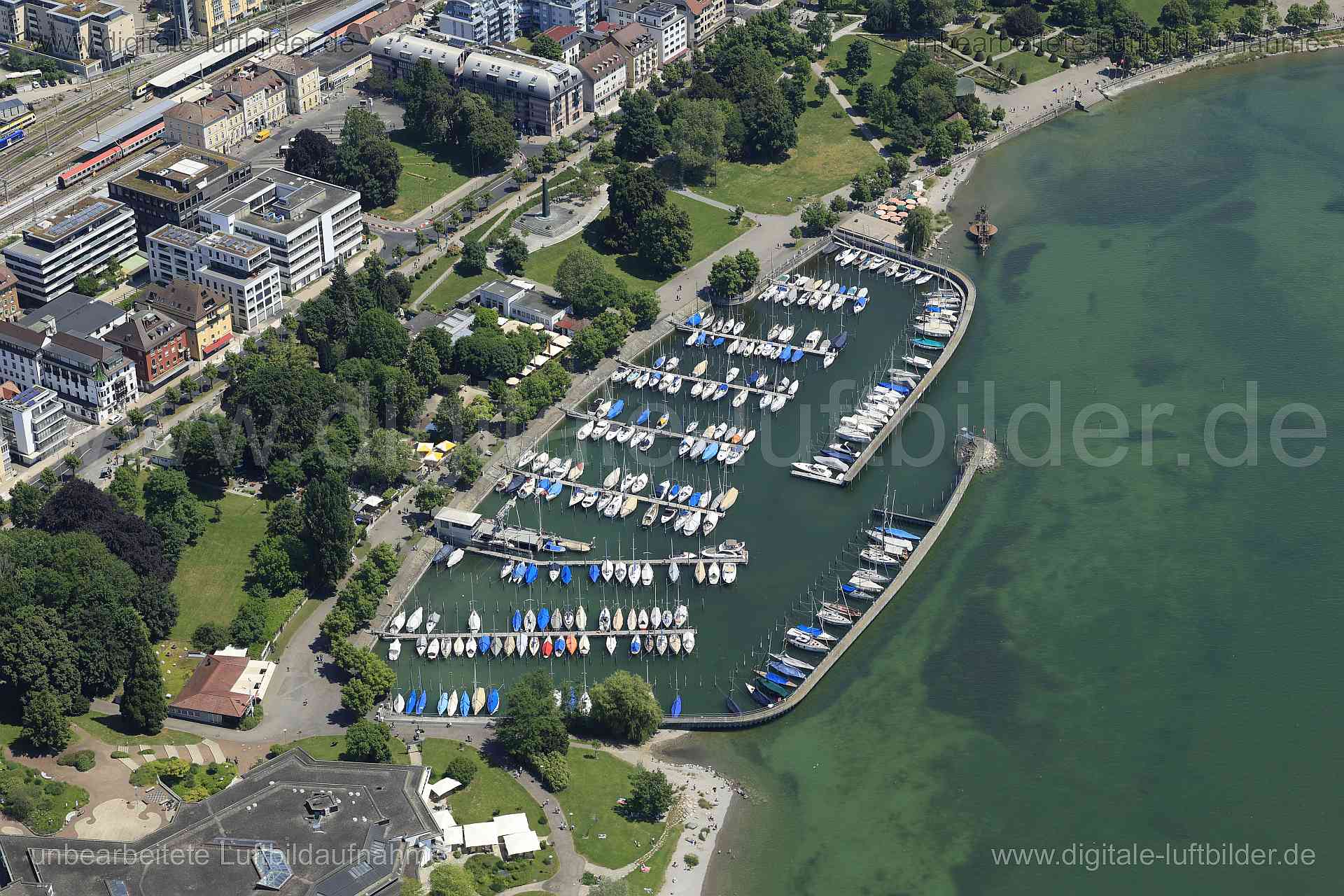 Luftbild - Friedrichshafen, Ort: Friedrichshafen, Tags: Steg, Boote, Hafen, Bodensee, ...