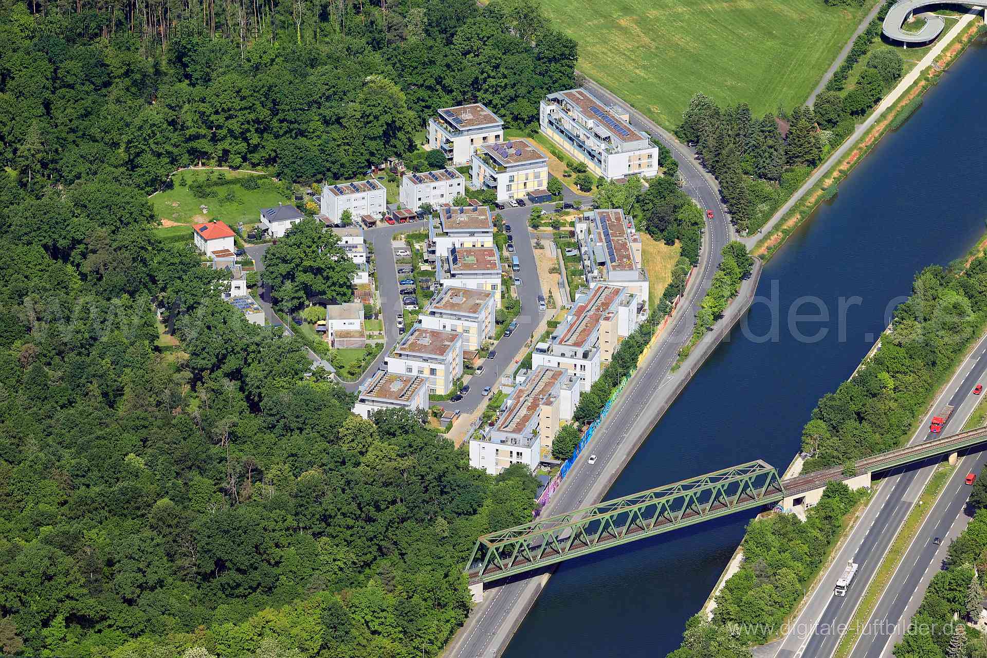 Luftbild - Grundigpark, Ort: Fürth, Tags: Main-Donau-Kanal, Rangaubrücke, Eisenbahnbrücke, Grundigpark...