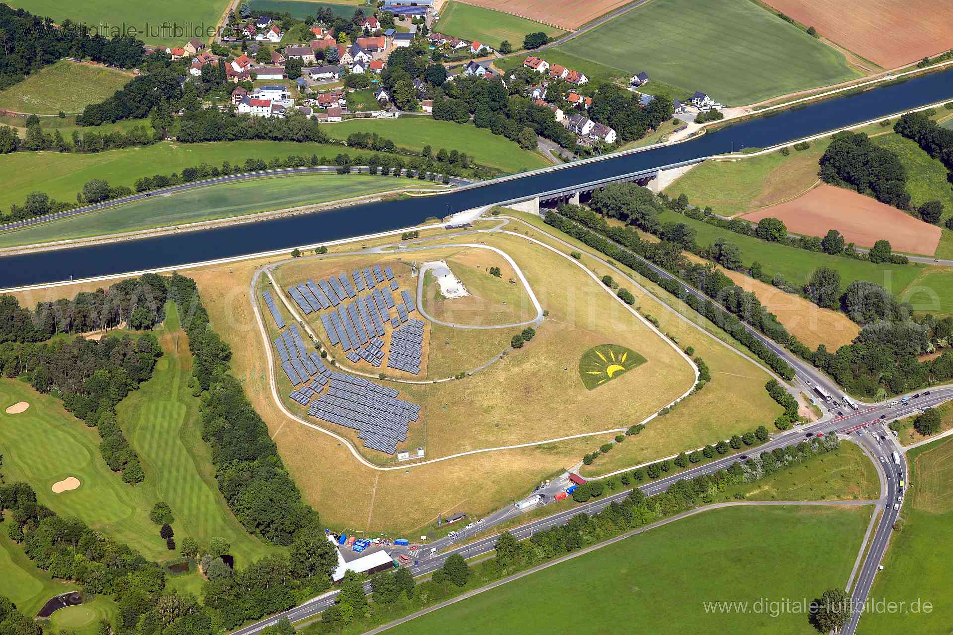Luftbild - Solarberg, Ort: Fürth, Tags: Solarberg, Photovoltaik, Main-Donau-Kanal, Flexdorf, Vacher Straße...