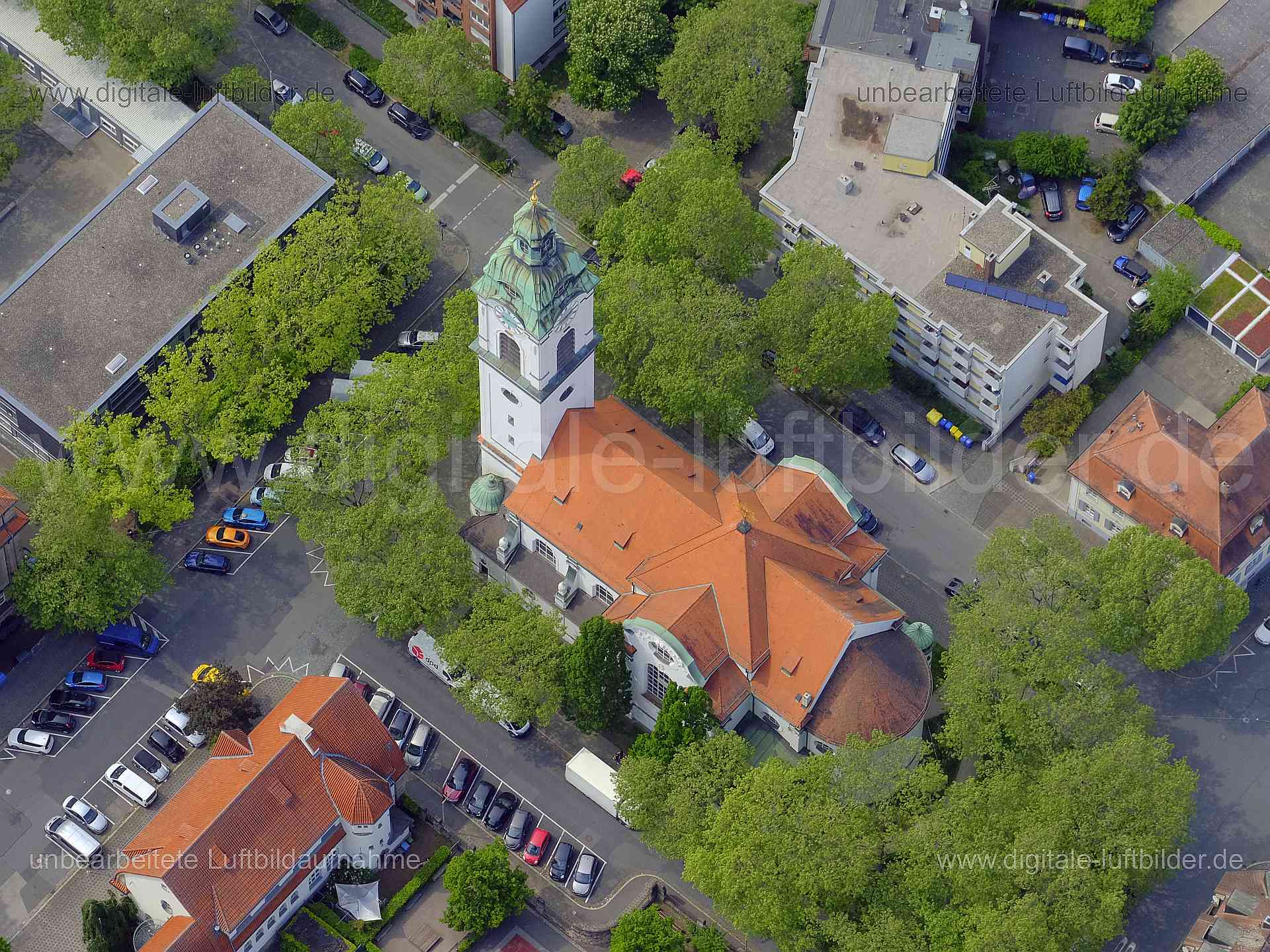 Luftbild - St. Heinrich Kirche, Ort: Fürth, Tags: St. Heinrich Kirche, Kirche, Schule, Hardenberg-Gymnasium, , Frauenstraß...