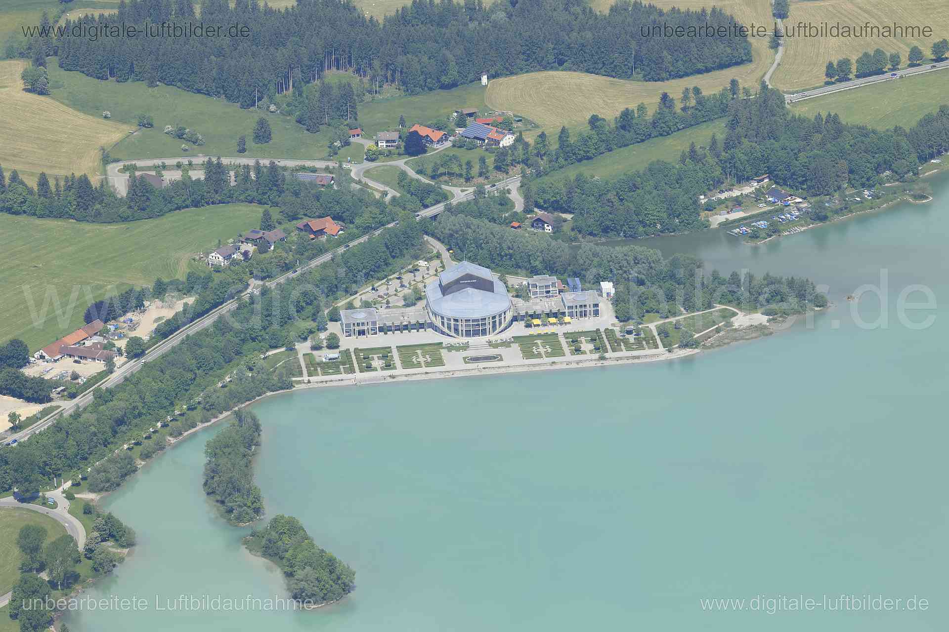 Luftaufnahme Festspielhaus Neuschwanstein in Füssen | Oberbayern, Bayern