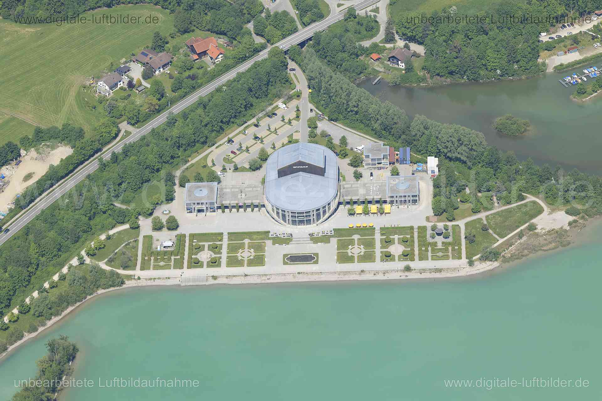 Luftaufnahme Festspielhaus Neuschwanstein in Füssen | Oberbayern, Bayern