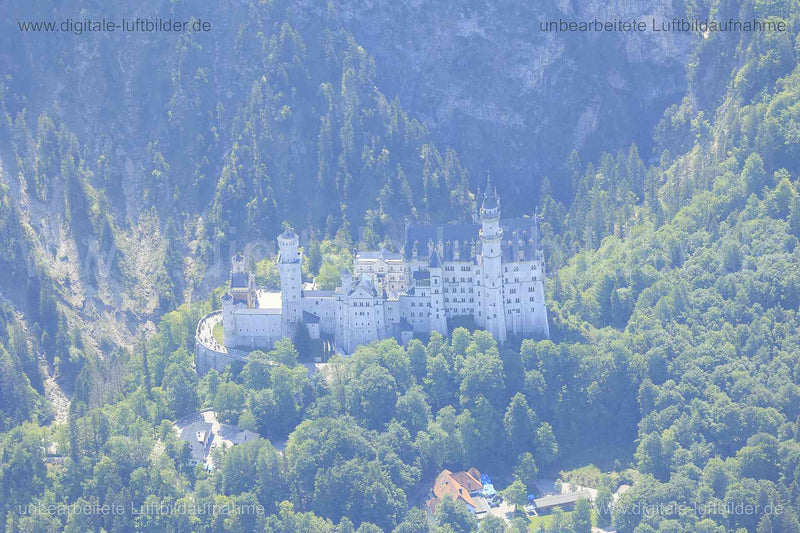 Luftaufnahme Schloss Neuschwanstein in Füssen | Oberbayern, Bayern