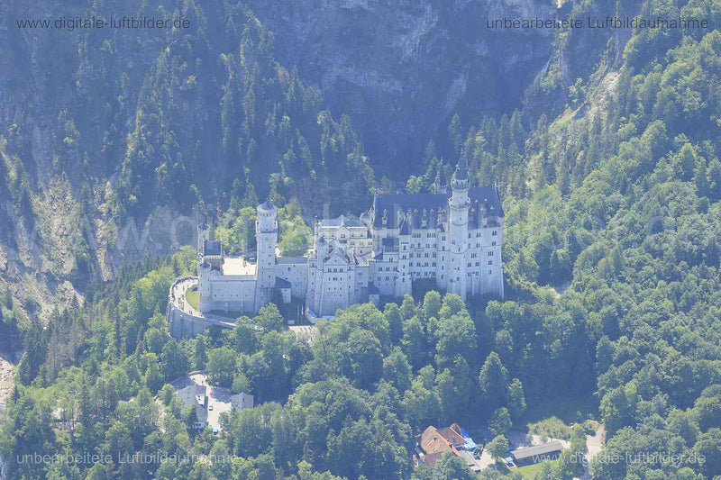 Luftbild Schloss Neuschwanstein im Allgäu – Schwaben