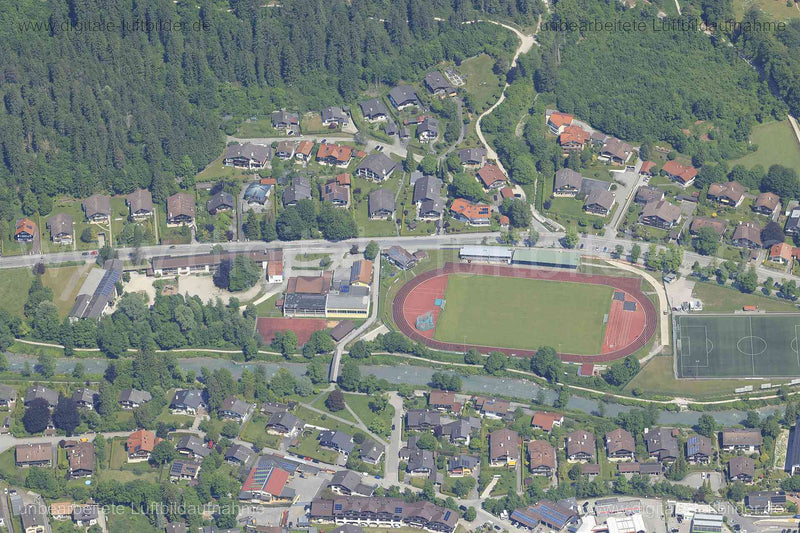 Luftaufnahme 1. FC Garmisch Stadion am Gröben in Garmisch-Partenkirchen | Oberbayern, Bayern