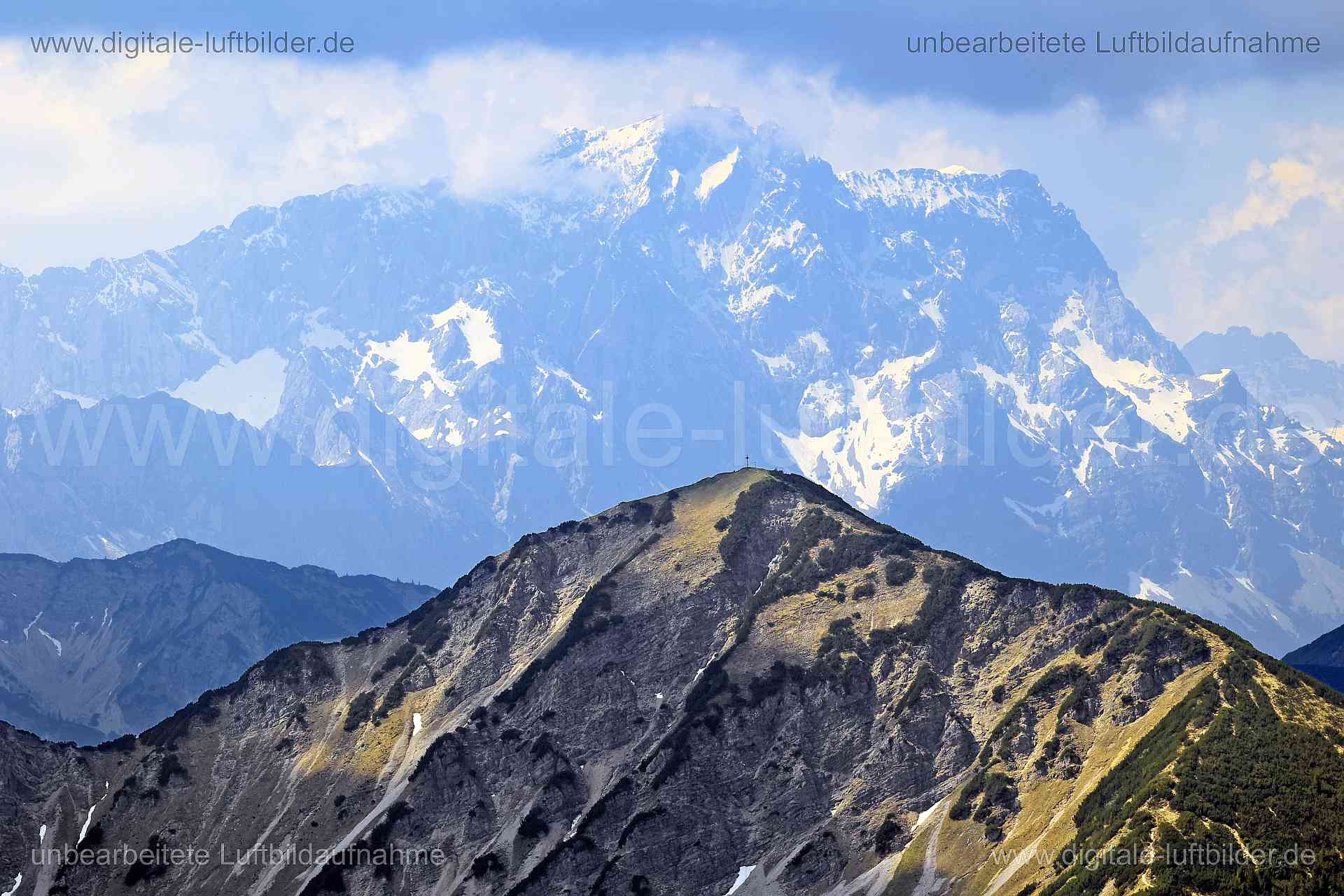 Luftaufnahme Alpen in Garmisch-Partenkirchen | Oberbayern, Bayern