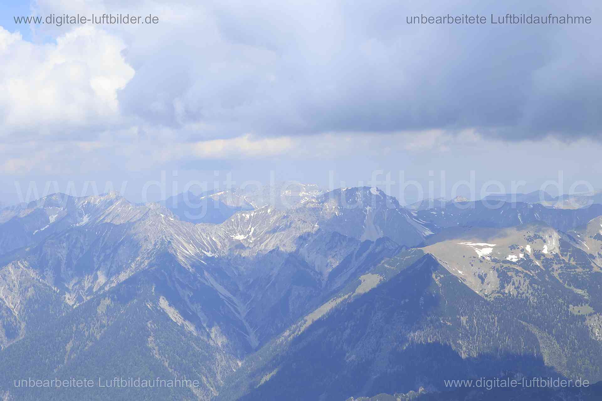 Luftaufnahme Alpen in Garmisch-Partenkirchen | Oberbayern, Bayern