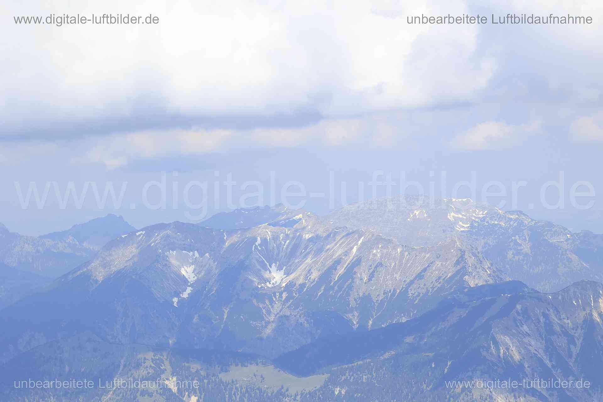 Luftaufnahme Alpen in Garmisch-Partenkirchen | Oberbayern, Bayern