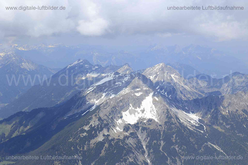 Luftaufnahme Alpen in Garmisch-Partenkirchen | Oberbayern, Bayern