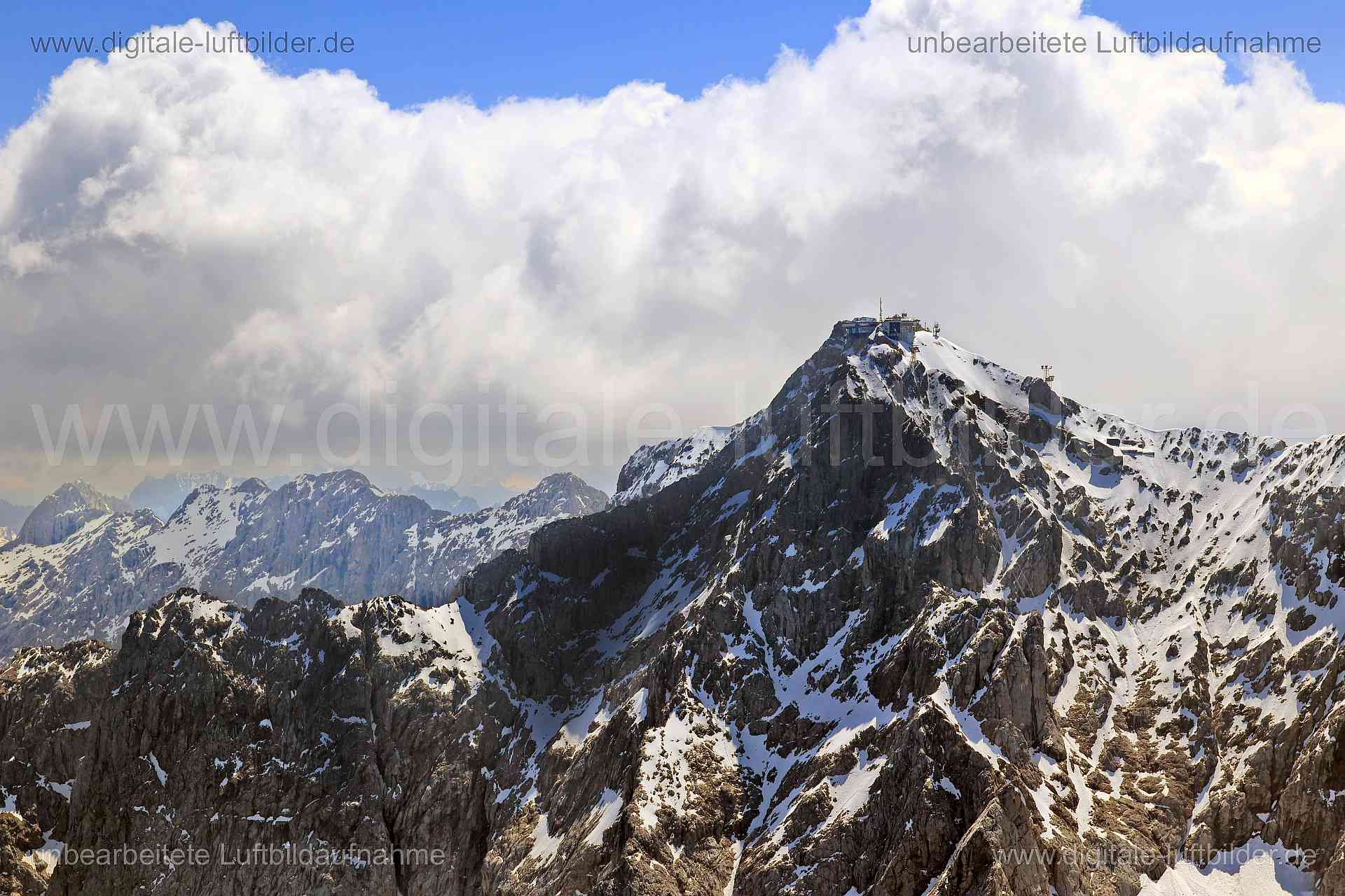Luftaufnahme Alpen in Garmisch-Partenkirchen | Oberbayern, Bayern