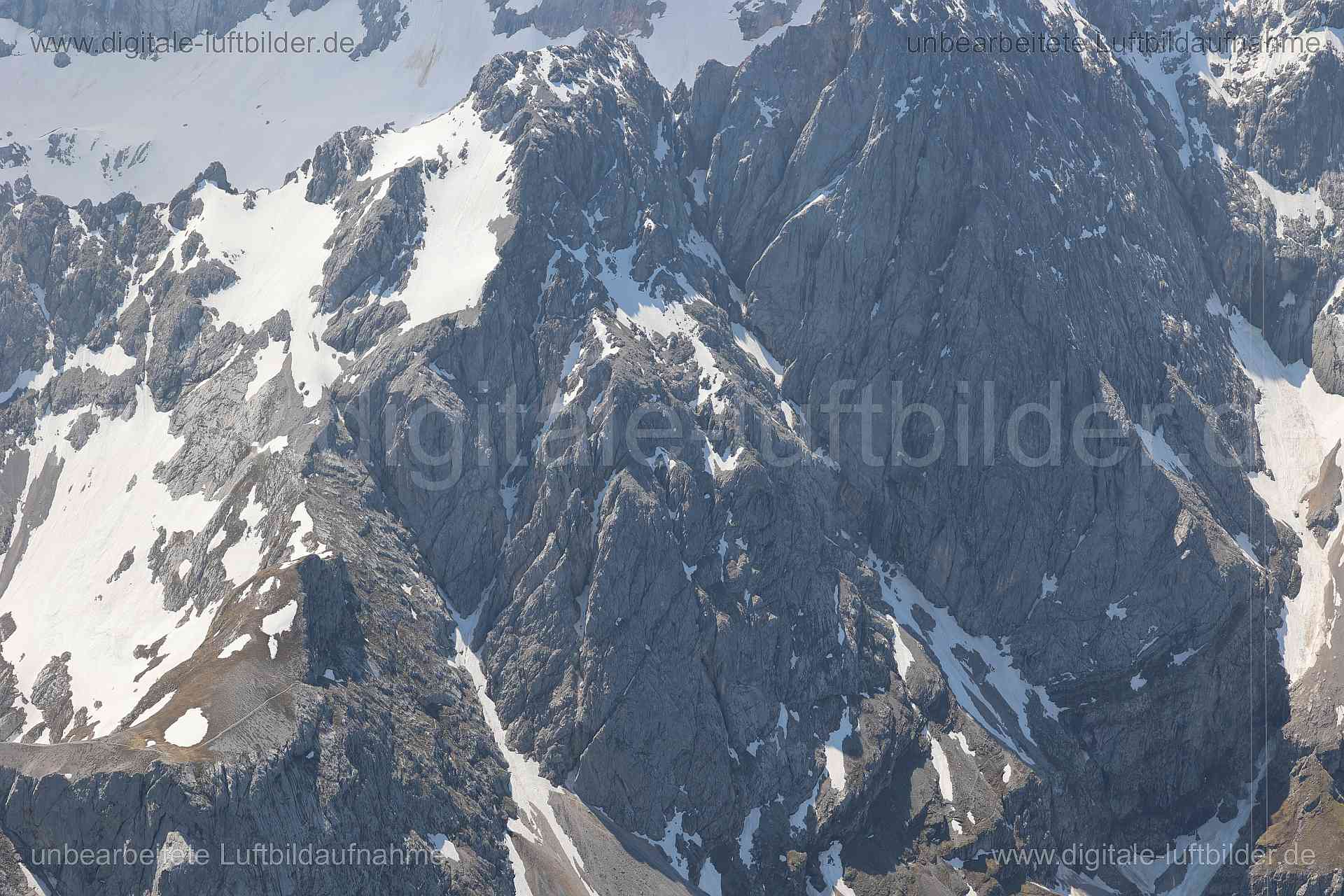 Luftaufnahme Alpen in Garmisch-Partenkirchen | Oberbayern, Bayern