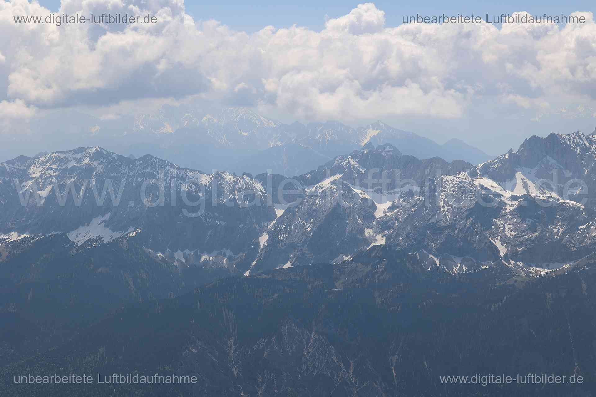 Luftaufnahme Alpen in Garmisch-Partenkirchen | Oberbayern, Bayern