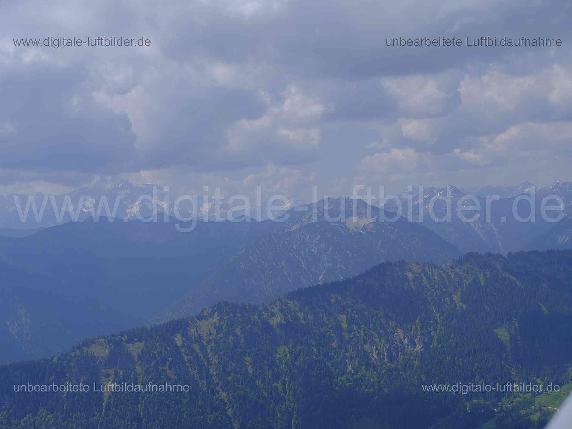 Luftaufnahme Alpen in Garmisch-Partenkirchen | Oberbayern, Bayern