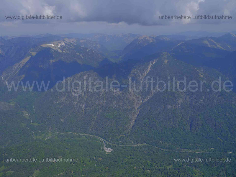Luftaufnahme Alpen in Garmisch-Partenkirchen | Oberbayern, Bayern