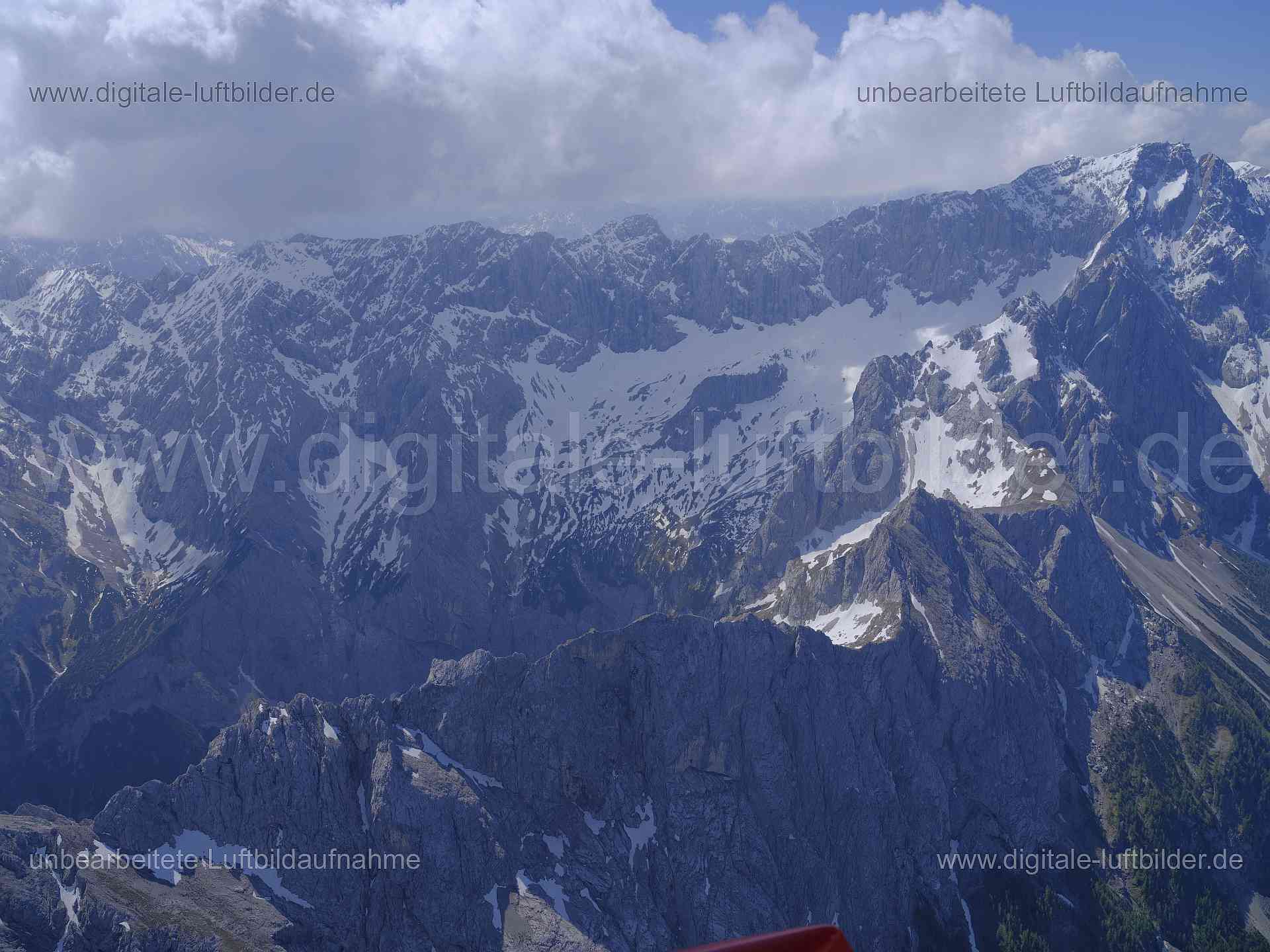 Luftaufnahme Alpen in Garmisch-Partenkirchen | Oberbayern, Bayern