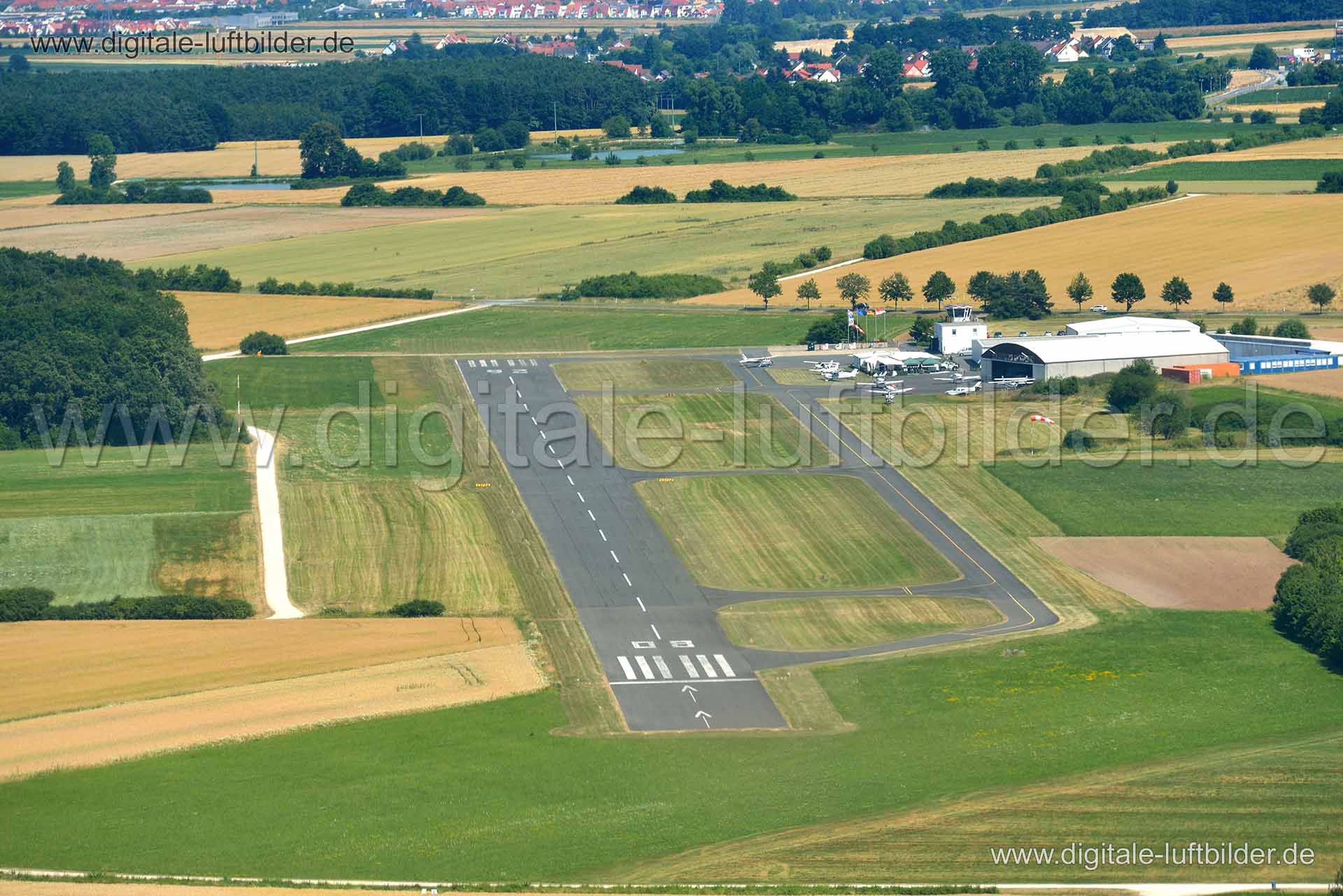 Luftaufnahme Landebahn in Herzogenaurach | Mittelfranken, Bayern
