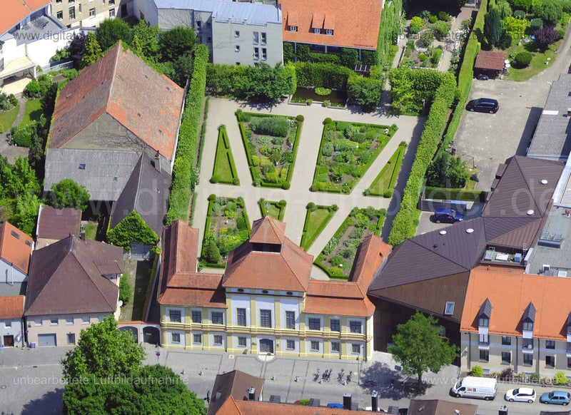 Titel: Arzneipflanzengarten, Bildnummer: f483361, Ort / Stadt: Ingolstadt, (Land)Kreis: kreisfreie Stadt Ingolstadt, Regierungsbezirk: Oberbayern, Bundesland: Bayern, Aufnahmedatum: 14.06.2022, Schlagwörter: Luftbild, Luftbilder, Luftbildfotografie, Luftaufnahme, Luftbildaufnahme, Luftfoto, Luftbildarchiv, Luftbildsuche, Vogelperspektive, Vogelansicht, Deutschland, , Arzneipflanzengarten, Deutsches Medizinisches Museum, Barockgarten, Anatomiestraße, Monat: Juni, Jahreszeit: Sommer, Tageszeit: Vo